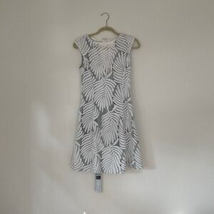 Reiss size 4 feather pattern dress with pockets